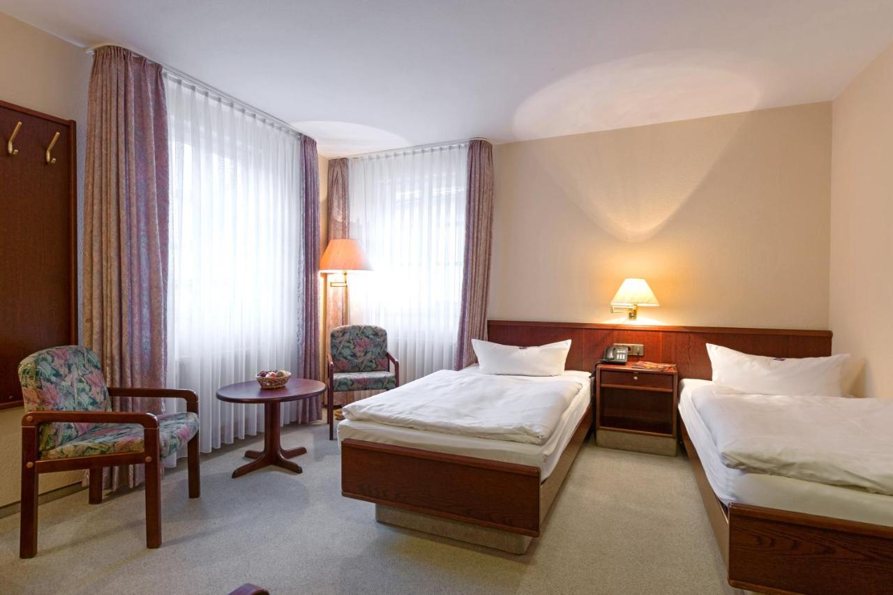 Hotel Altdeutsche Weinstuben Фрейбург Экстерьер фото
